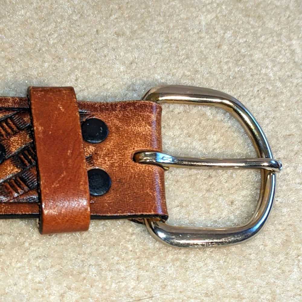 Brown belt, genuine leather,‎ carved braided pattern, silver toned buckle
